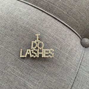 Lashes/eyelashes pin for stylist or vendor